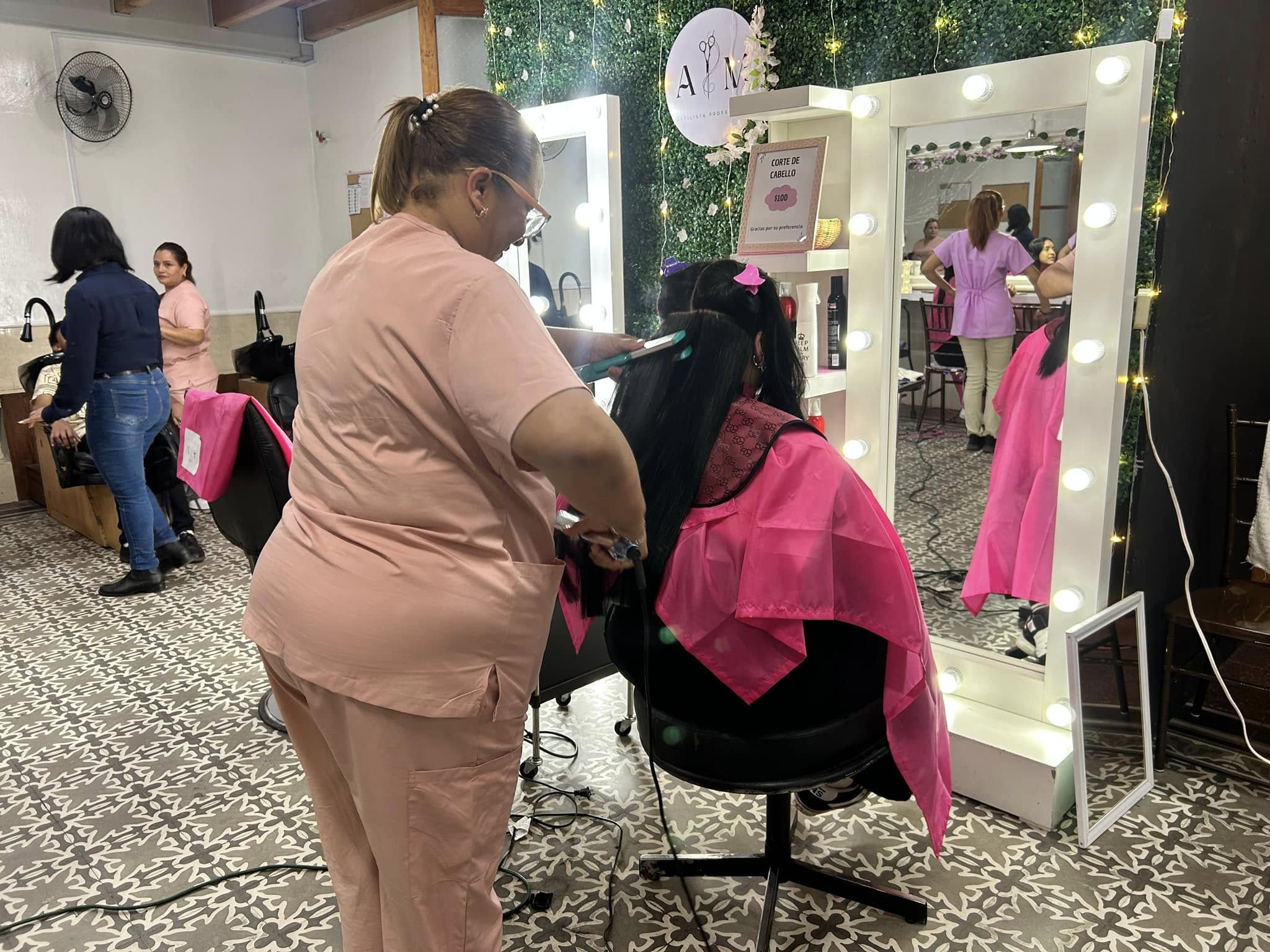 Curso de estilismo y cosmetología en Xalapa, capacitación en belleza en la Escuela Industrial