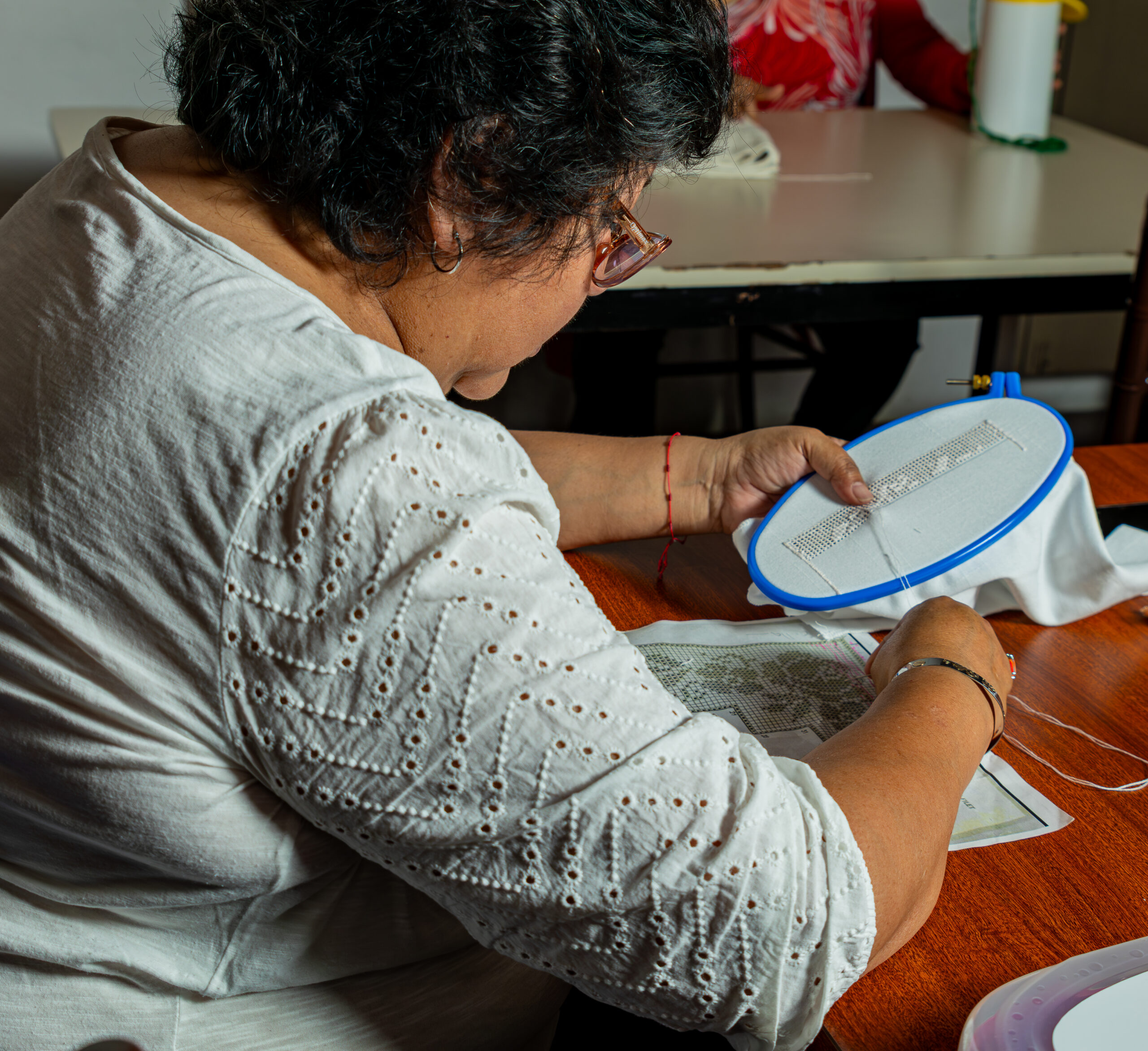 Curso de bordado a mano en Xalapa, capacitación artesanal en la Escuela Industrial